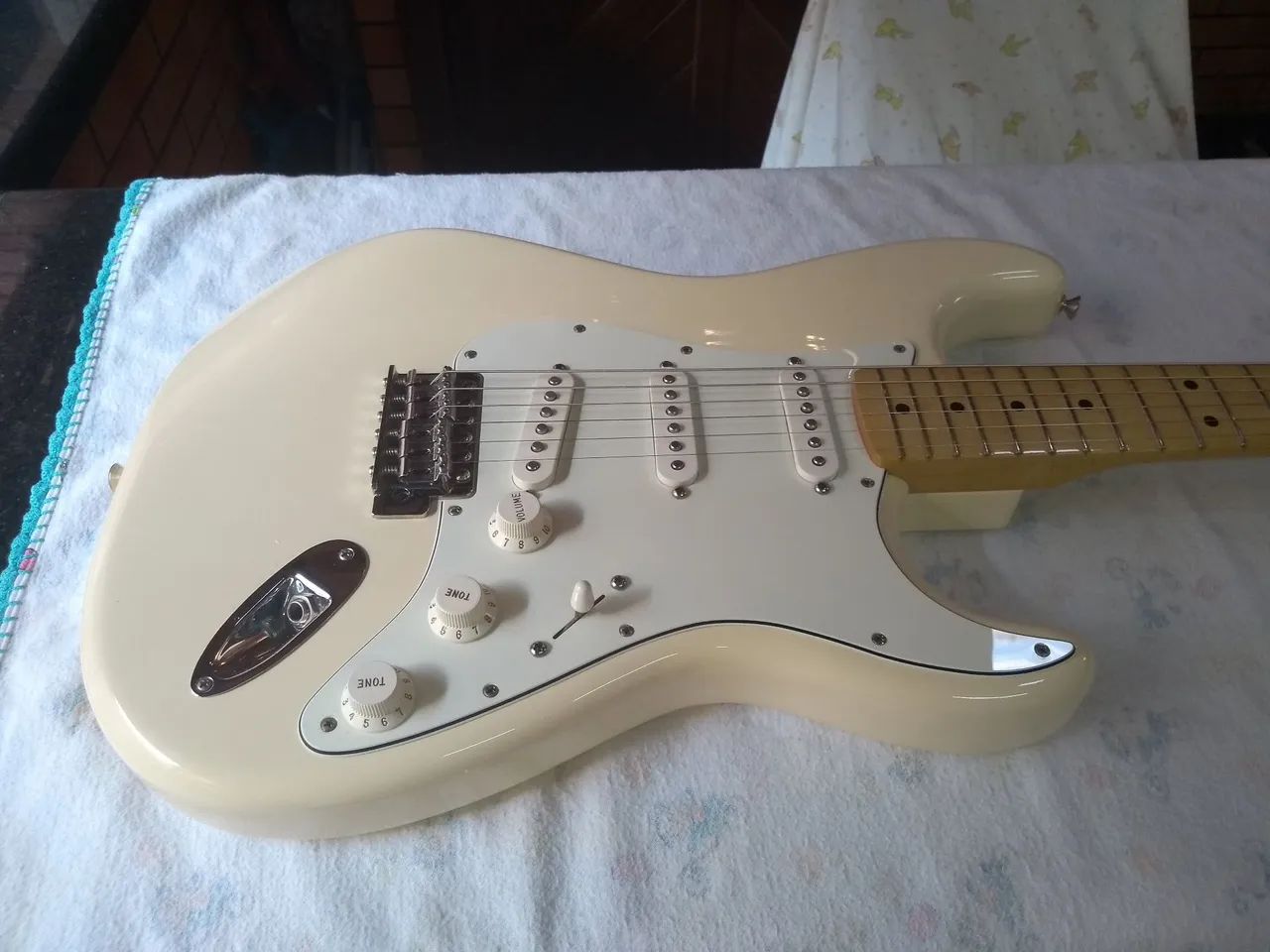 Guitarra Fender Stratocaster - mexicana - Foto 4