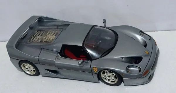 Miniatura Ferrari F50 1995 Bburago 1/18 Prata