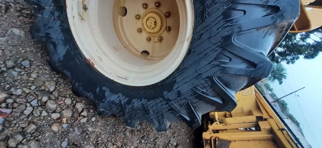 Colheitadeira New Holland - TC 57, 19 pés, peneira fixa. Fabricação 2000 - Foto 2