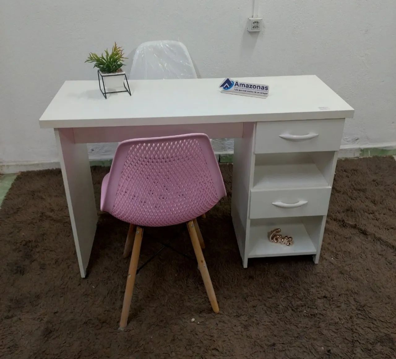 Escrivaninha no MDF branco com gavetas  - Foto 2
