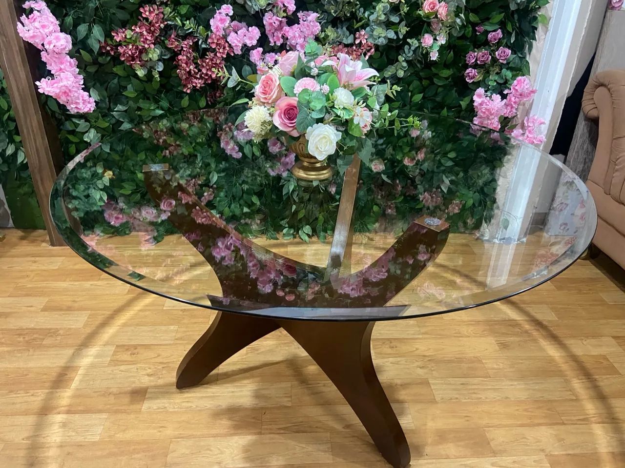 Mesa de jantar 1,40  de vidro com base de madeira - Foto 5