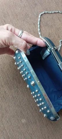 Bolsa clutch azul com tachas - Foto 2