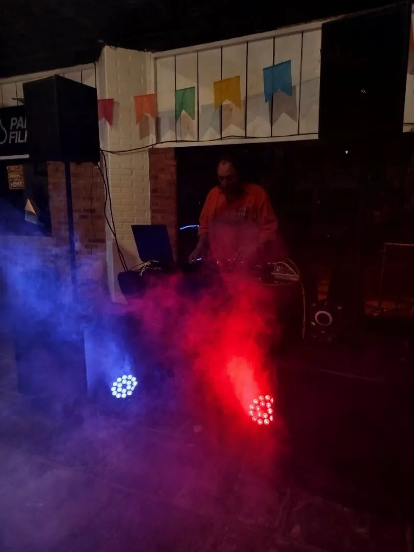 DJ para festa com som e luzes - Foto 5