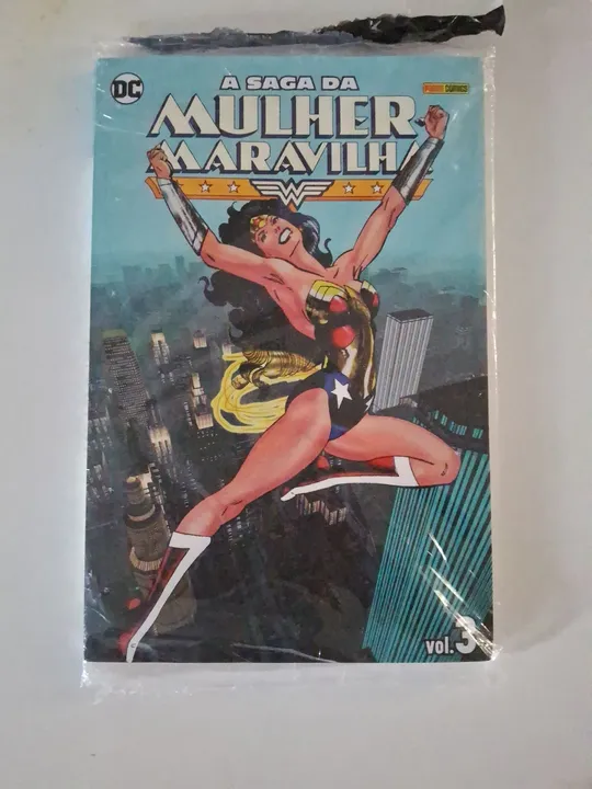 Hq Panini - A Saga da Mulher-Maravilha vol.03 (lacrada)