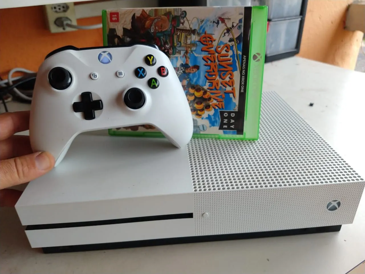 Xbox one X 1 TB + Controle Original (TROCO POR NINTENDO SWITCH