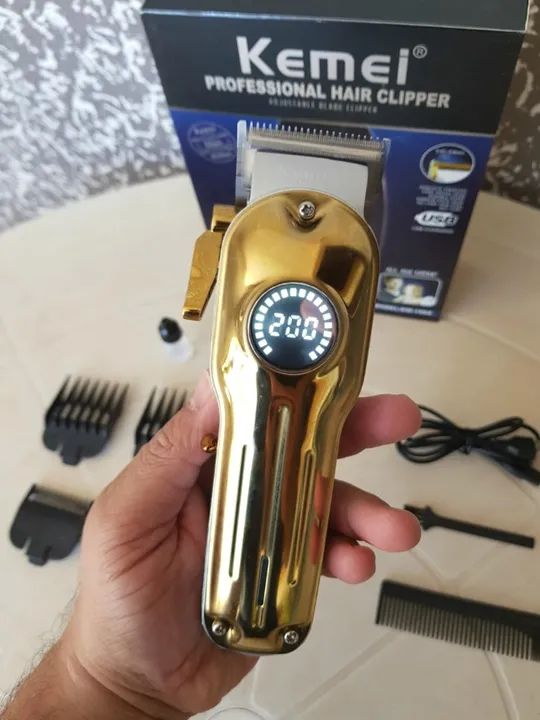 Maquina De Cortar Cabelo Profissional Kemei Gold