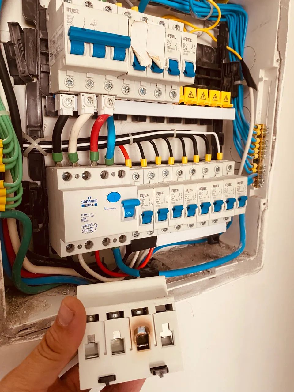 Serviço de instalação e reforma elétrica  - Foto 3