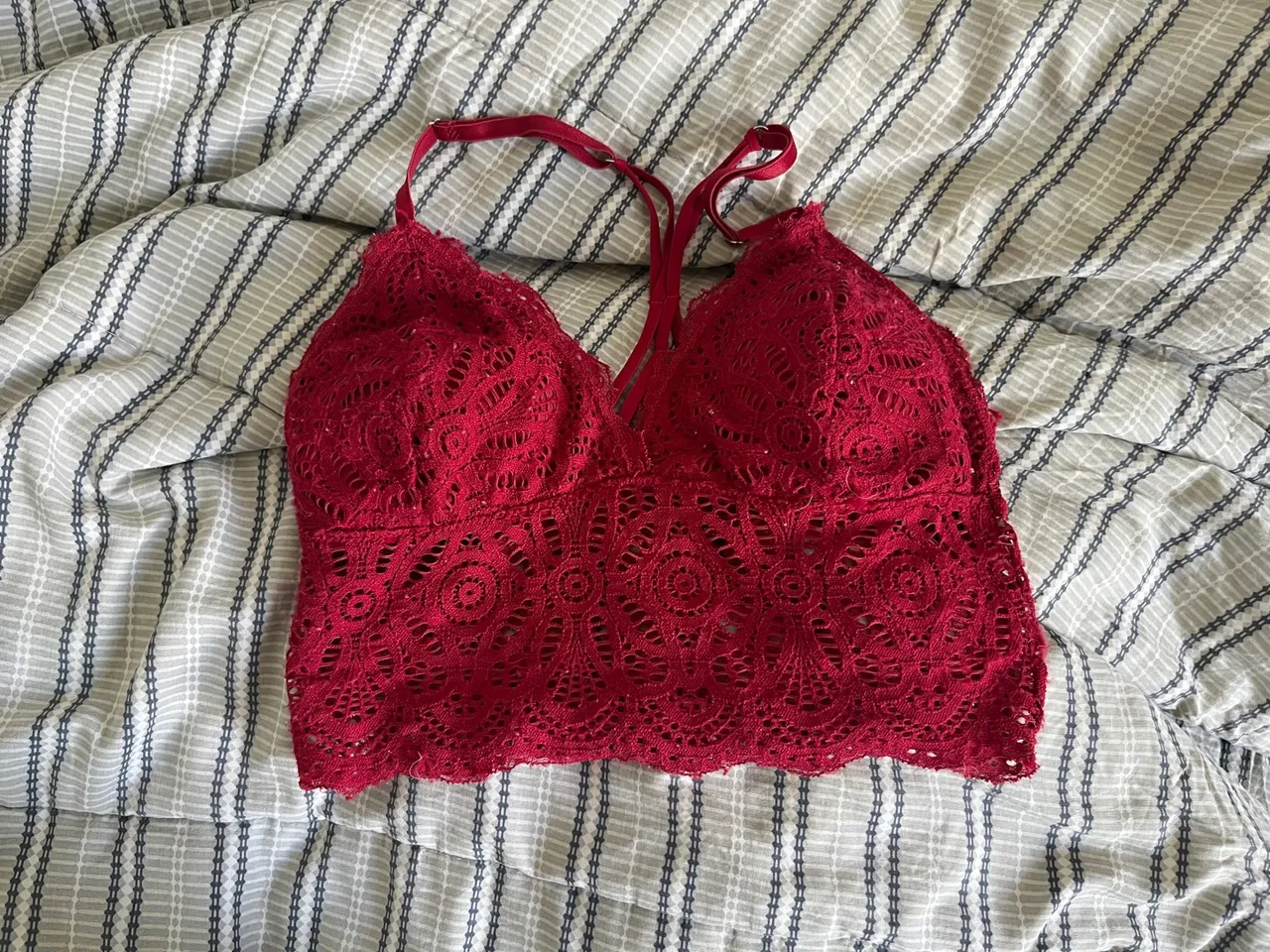 top Sutiã de renda vermelho