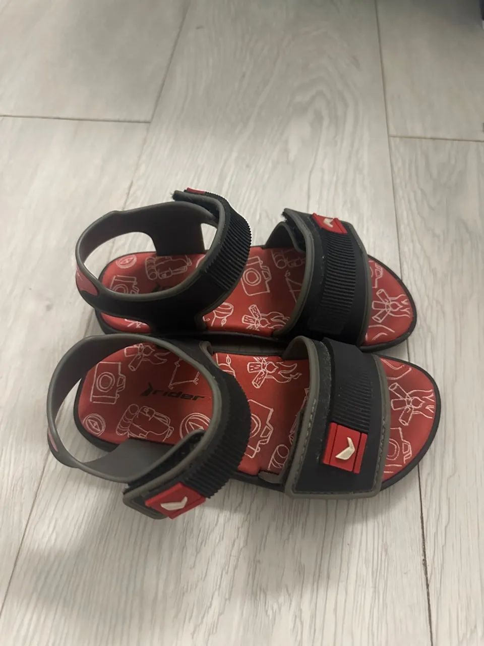 Sandália marca Rider- Tamanho 25  - Foto 2