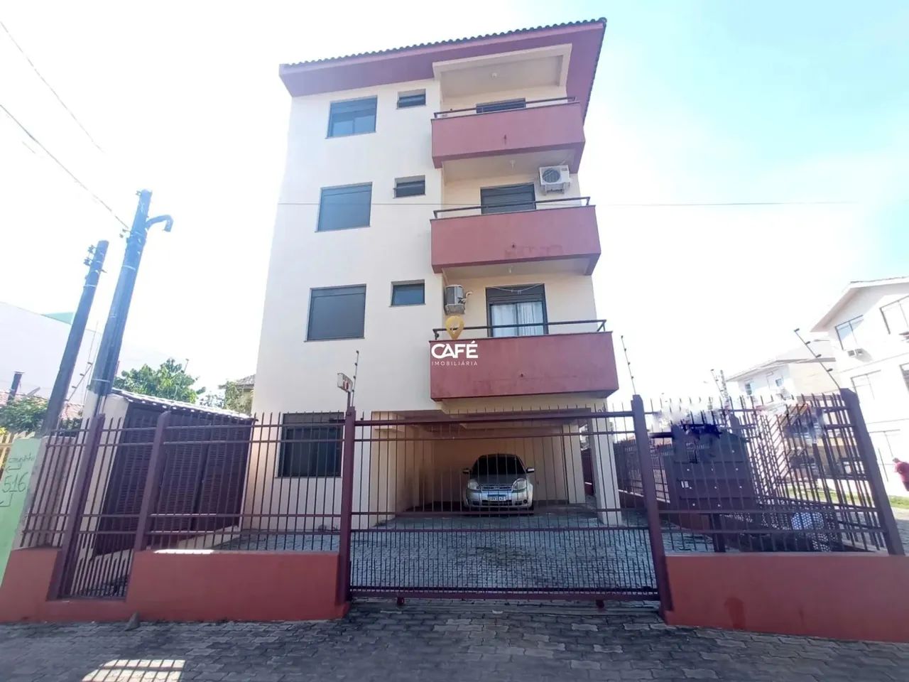 Apartamento Em Camobi De 2 Dormitórios, Sala de Estar, Banheiro Social, Cozinha,