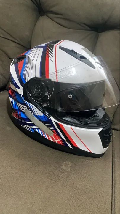 Capacete de Motociclista - Design Esportivo