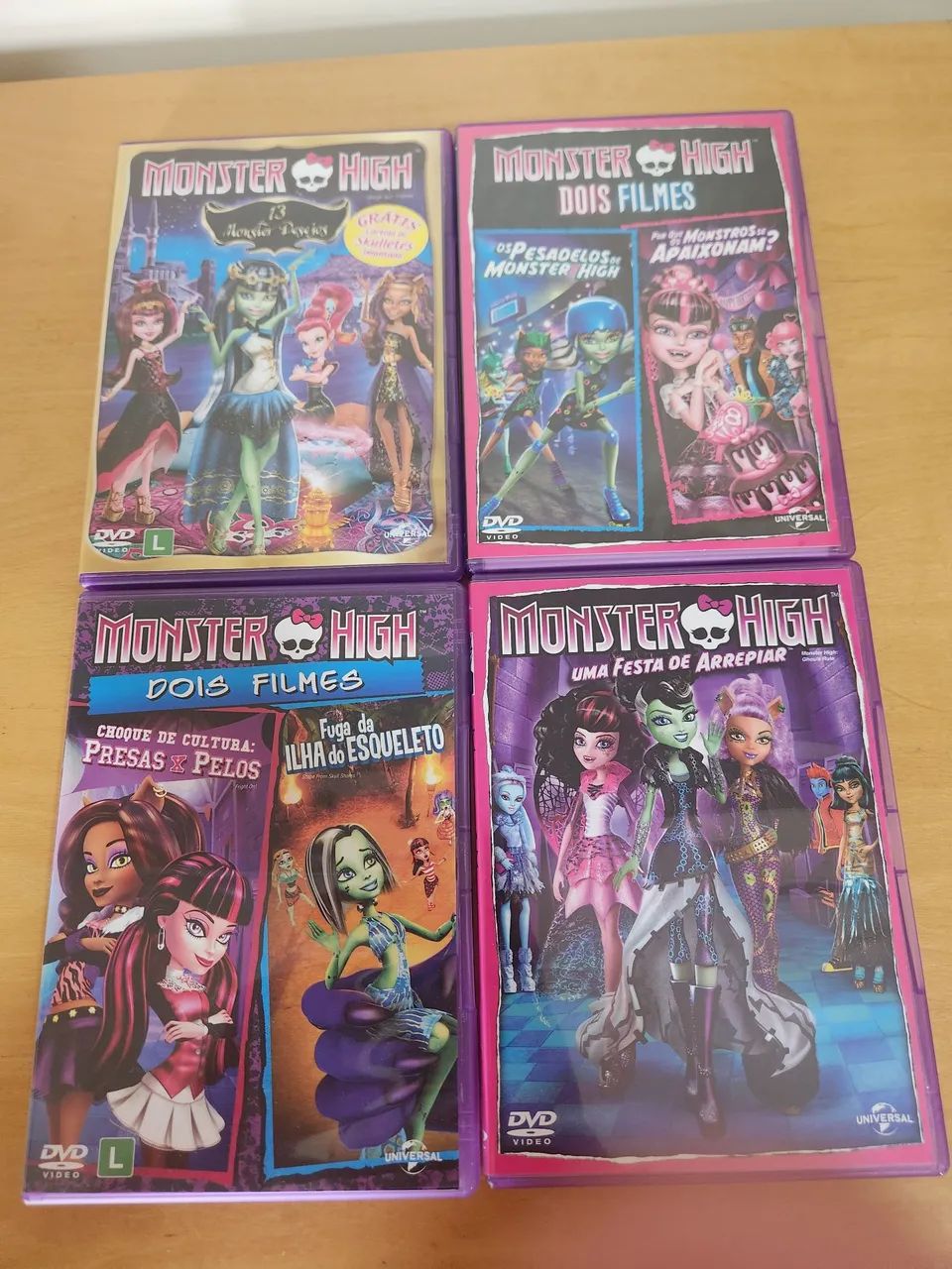 4 DVDs Monster High 