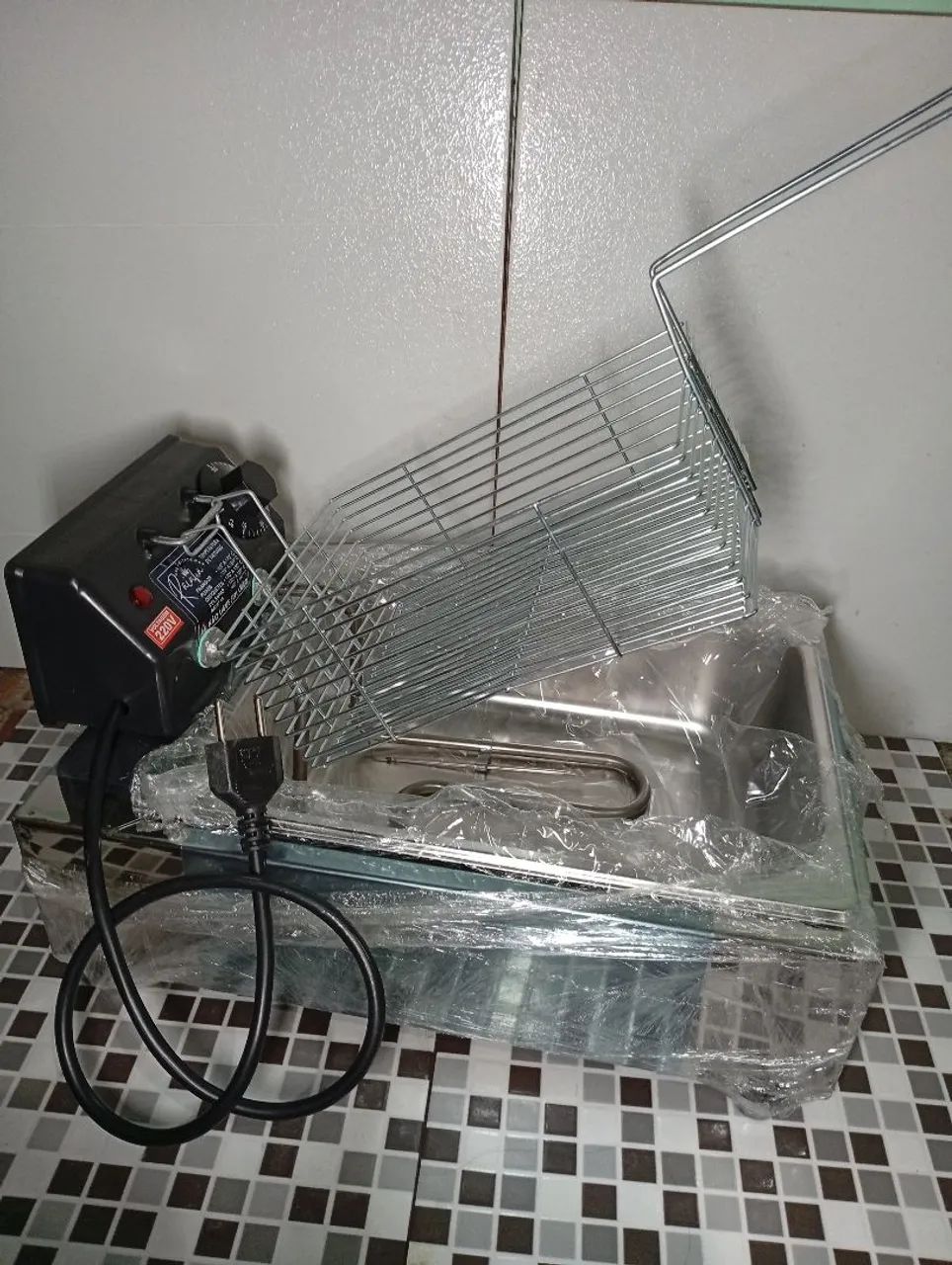 Fritadeira de 4Litros e meio elétrica profissional, fazemos entregas aceito Pix e cartão  - Foto 2