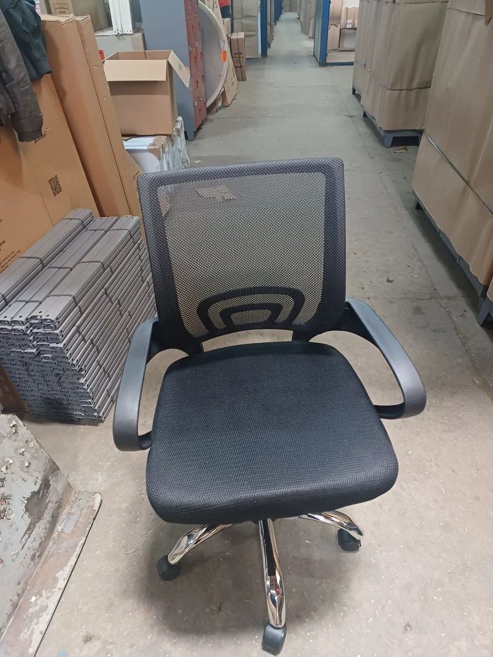 Cadeira diretor com braços e tela.( novas )