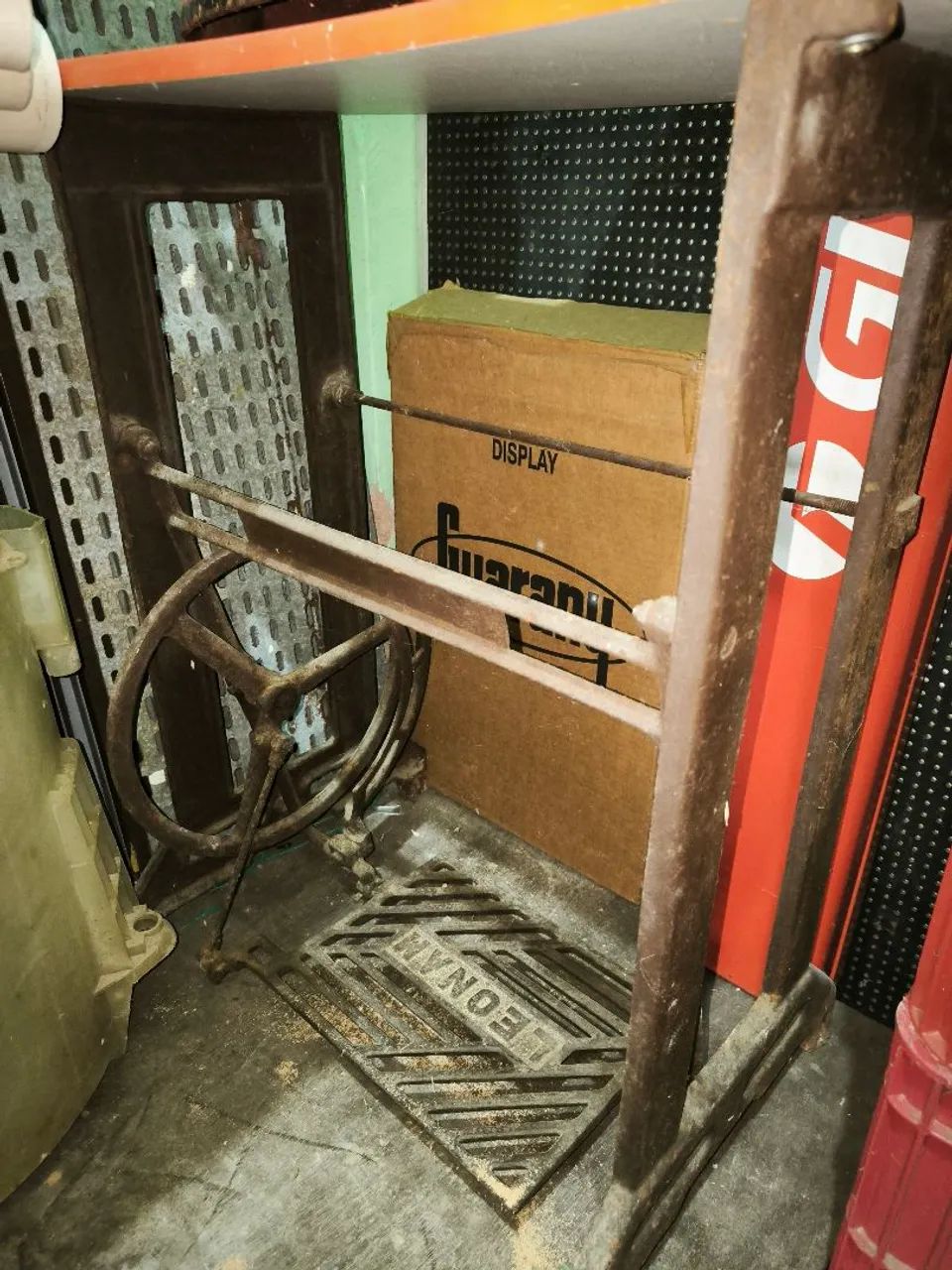 Base para Máquina de Costura Antiga 