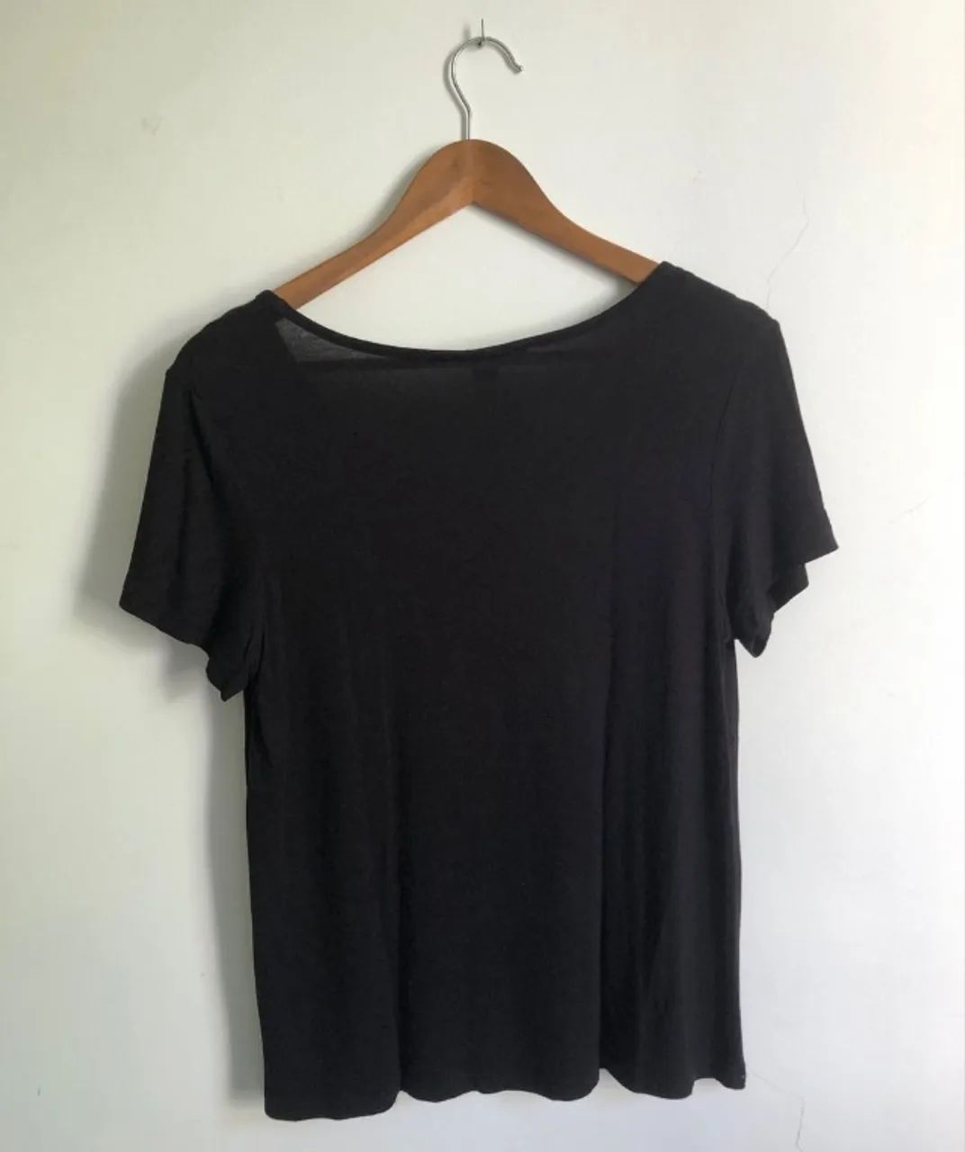 Blusa preta com detalhes - Foto 2