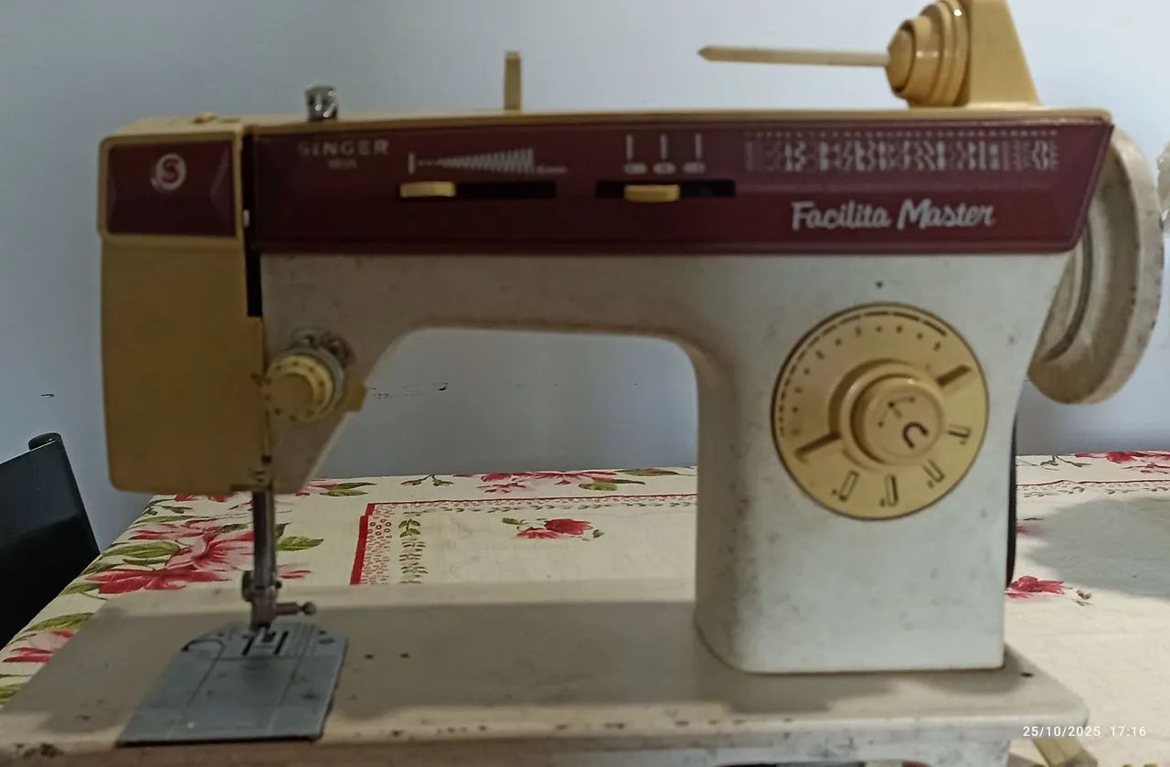 Maquina de Costura Singer
