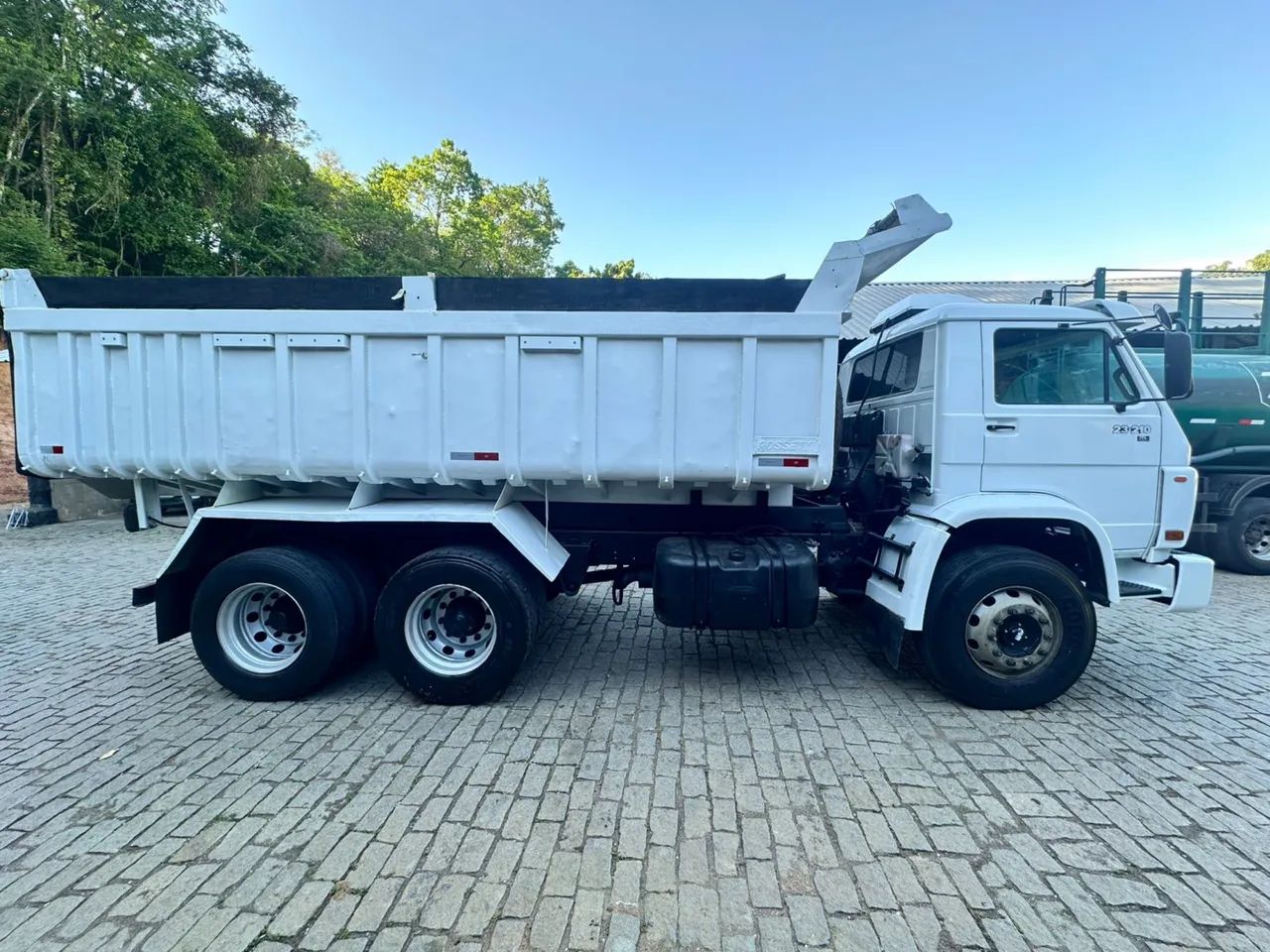 VW 23.210 BASCULANTE TRUCK  - Foto 6