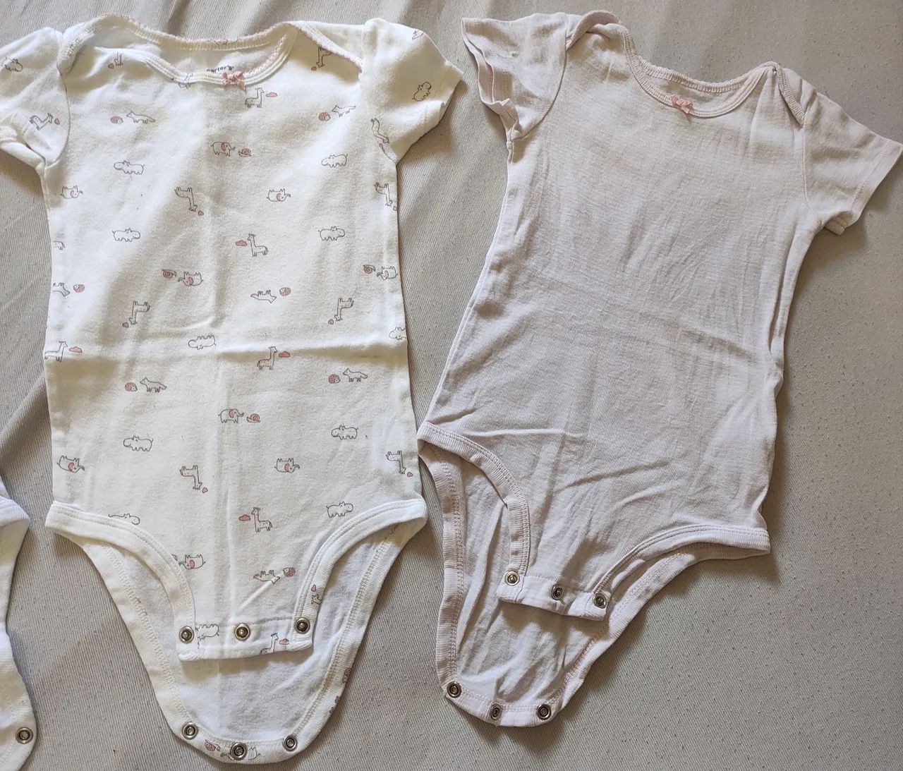 Lote body Carter's menina ( todos por 30,00) - Foto 4