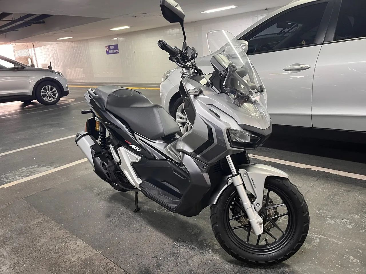 Honda ADV 2023/23 Prata 4200Km revisada nunca caiu ou bateu - Foto 3
