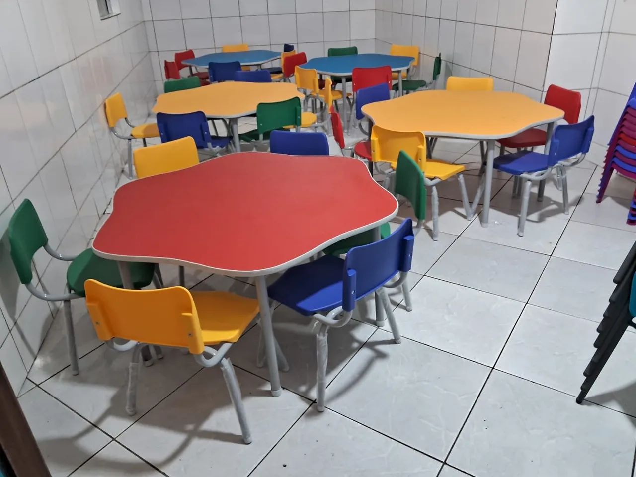 Cadeiras escolares com prancheta - Venda - Foto 4