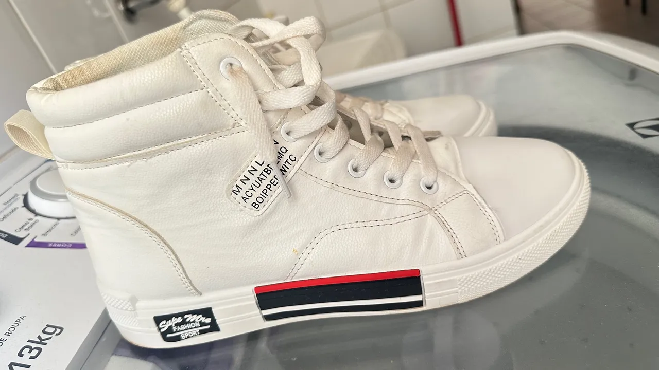 Tênis branco casual numeração 43, mas calça 41