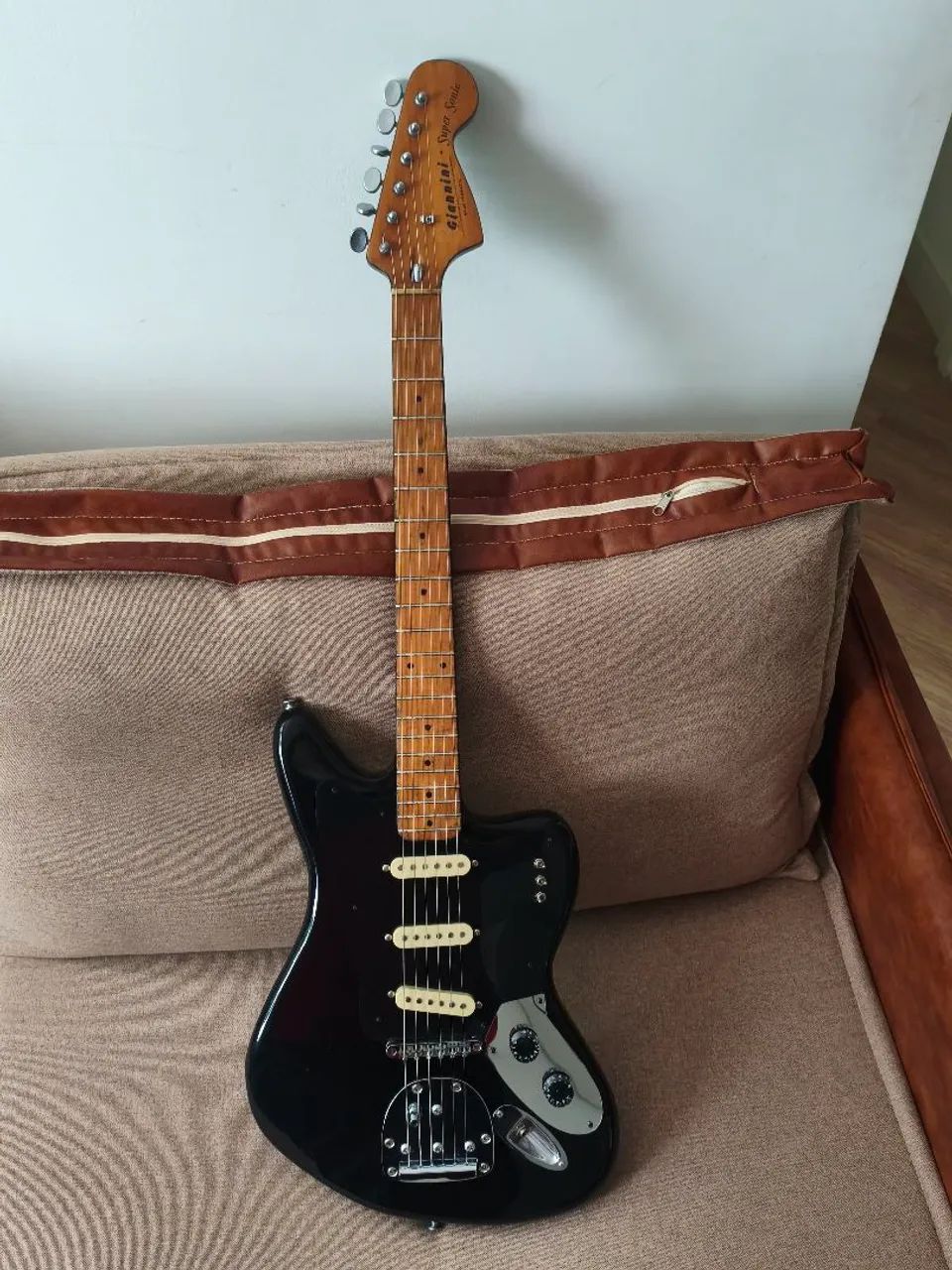 Guitarra Giannini Supersonic 