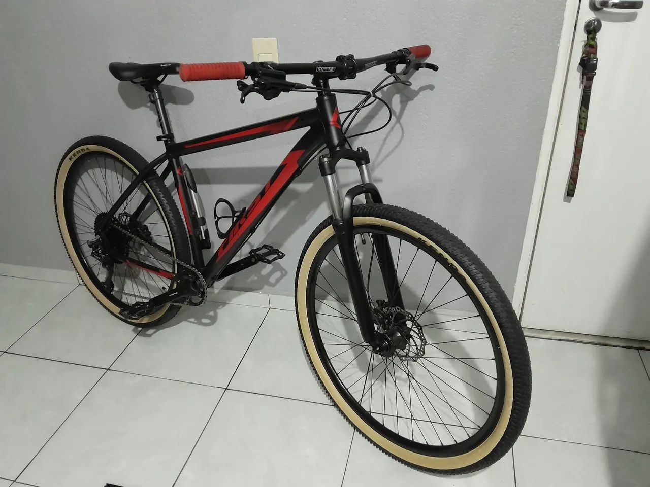 VENDO BICICLETA FIRST ARO 29 - Foto 2