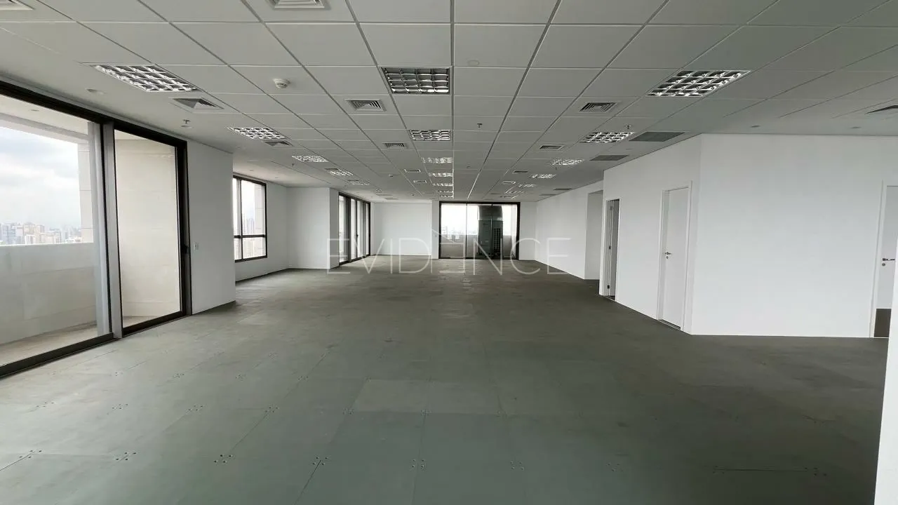 Aluga-se Sala comercial sendo 250m² 04 Banheiros no maior empreendimento do Tatuapé!