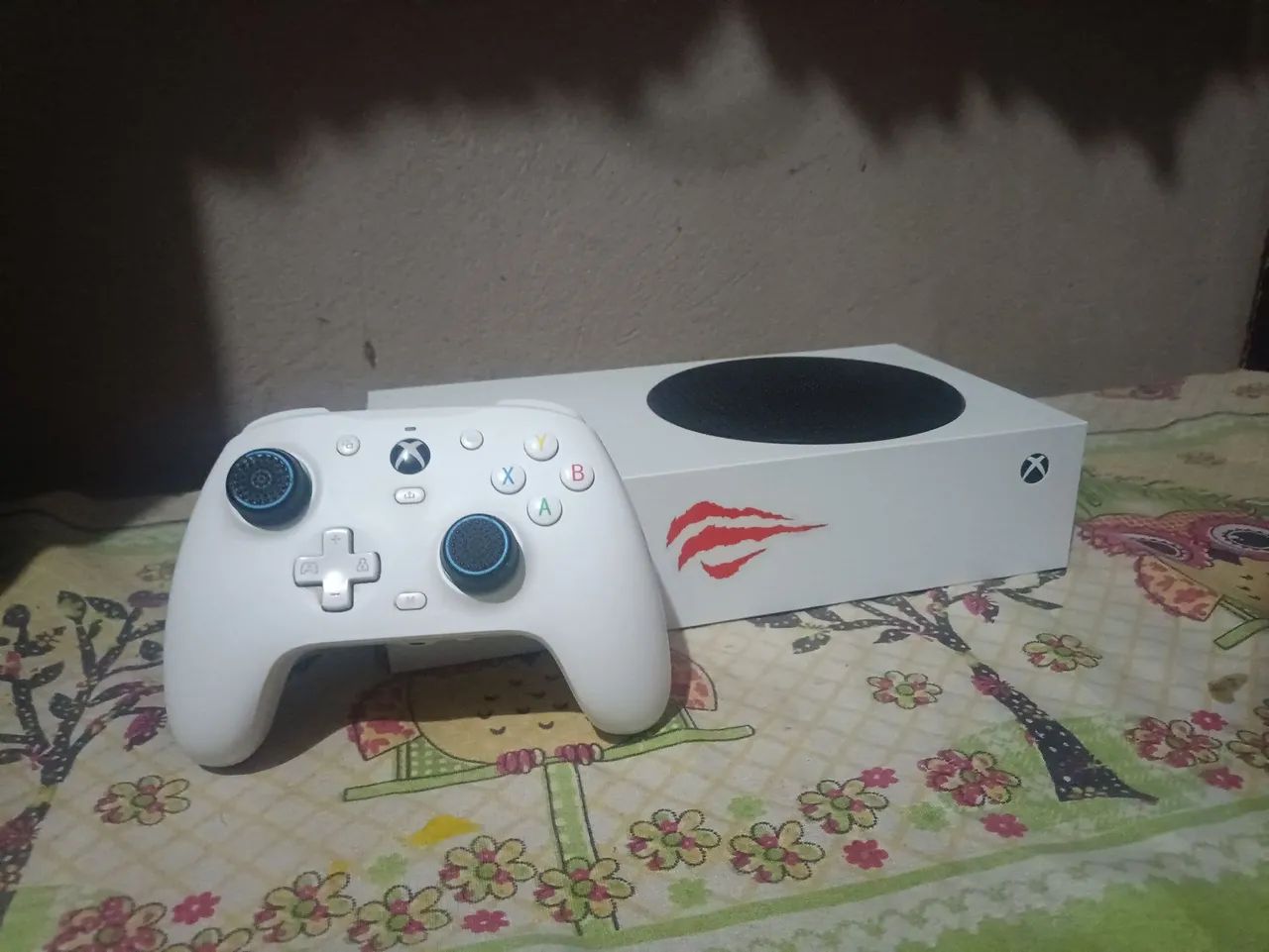 XBOX SERIES S ACOMPANHADO DE CONTROLE GAMESIR G7 SE - Foto 2