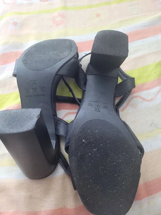 Sandálias pretas de salto alto - Foto 4