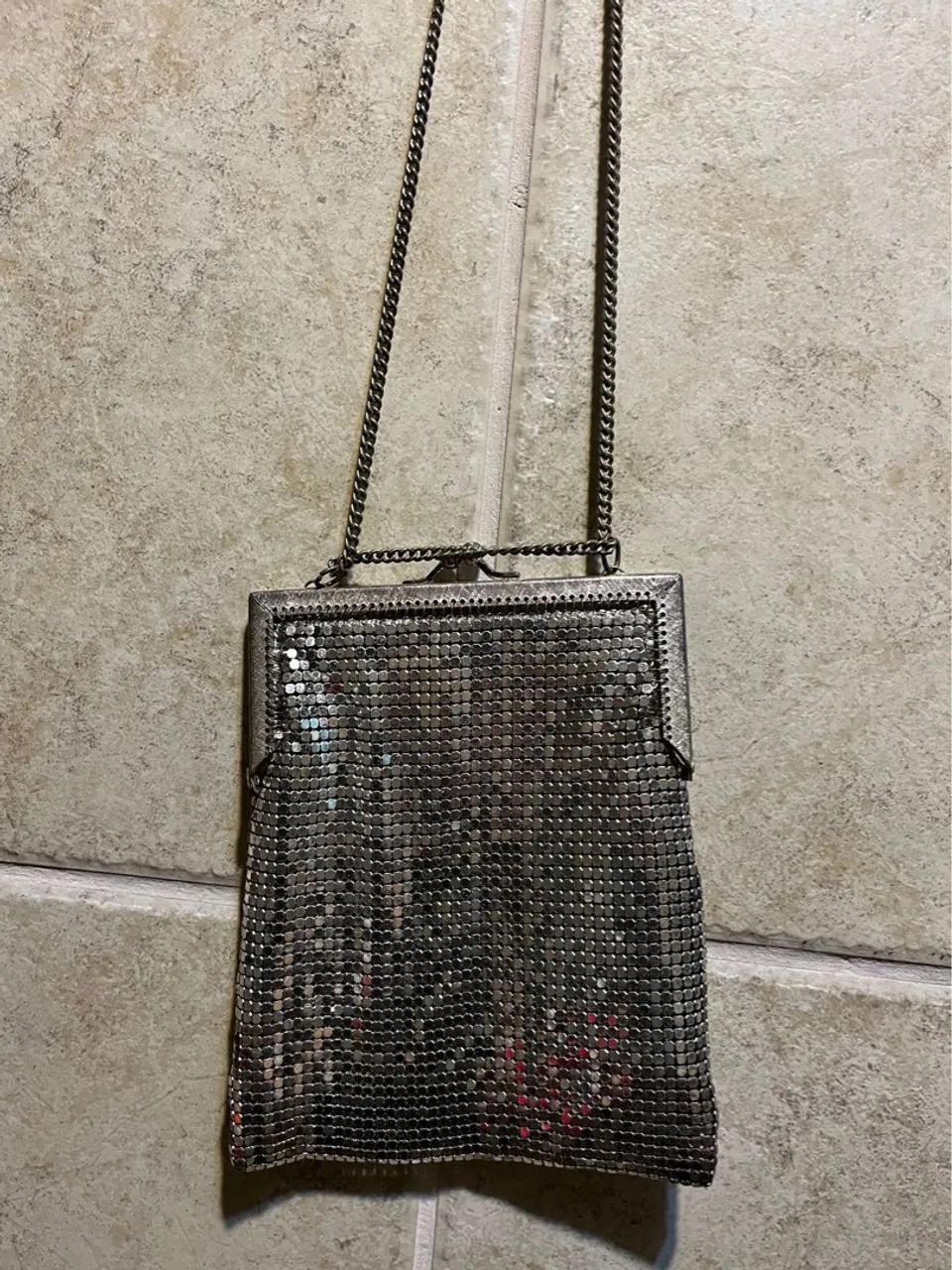 Bolsa vintage em malha prateada com corrente  - Foto 2