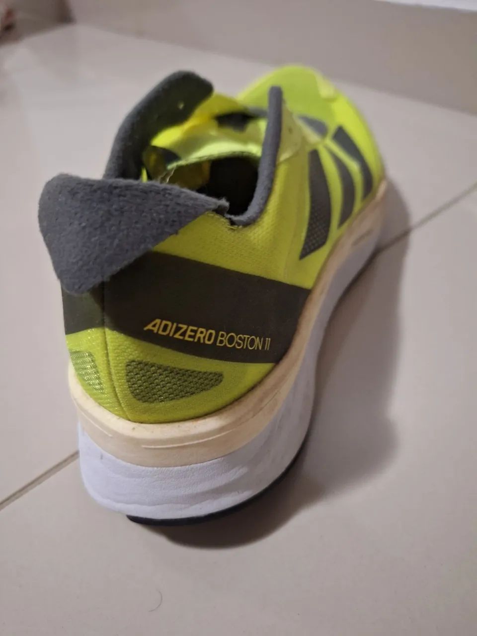 Adidas Adizero Boston 11 - Amarelo Vibrante com Cadarços Extras - Foto 2