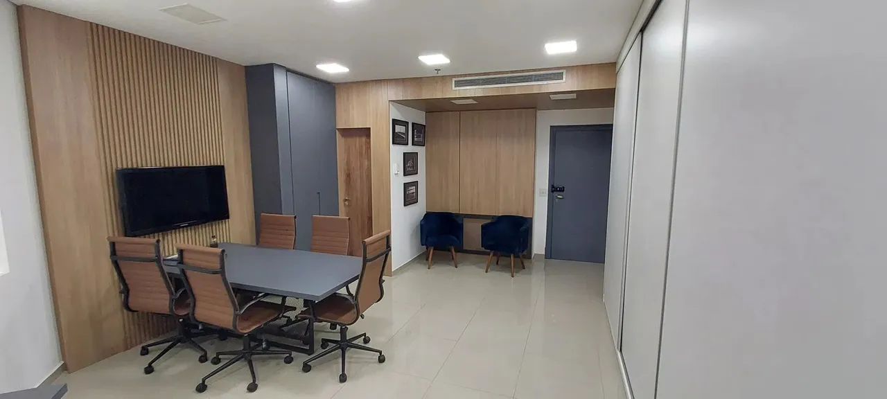 Sala mobiliada andar alto pronta para o uso na região da Berrini