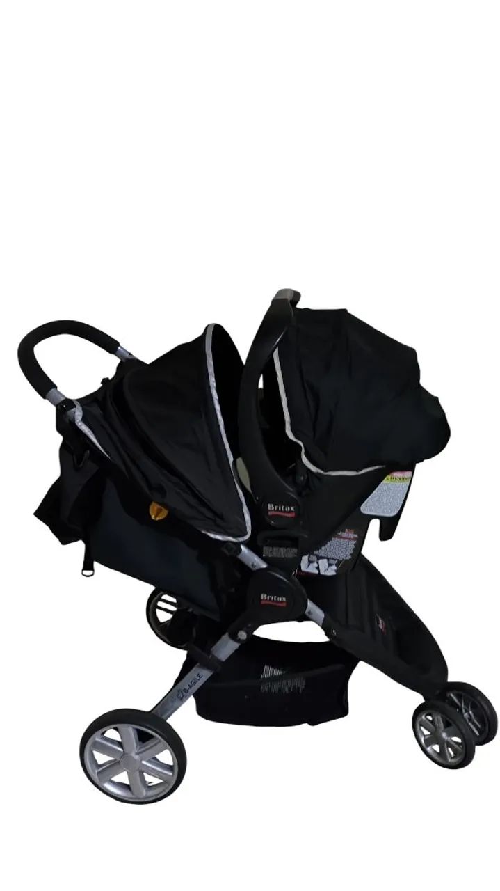 Kit carrinho com bebê conforto e base 