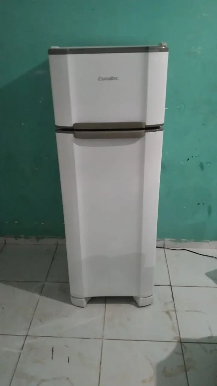 Vende-se geladeira Esmaltec duplex bem conservada