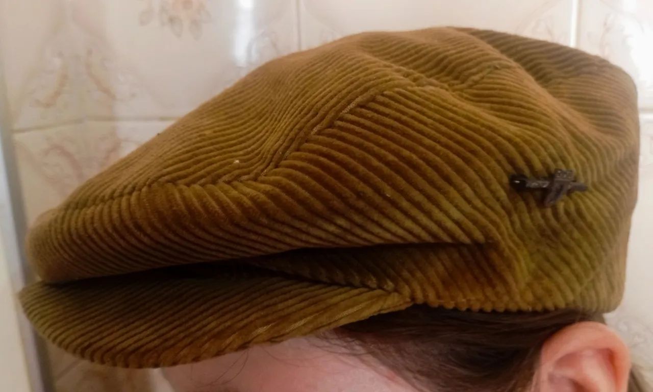 Boina Clenor Inglês C/ Broche Anos 80 Original - Usada - Foto 4