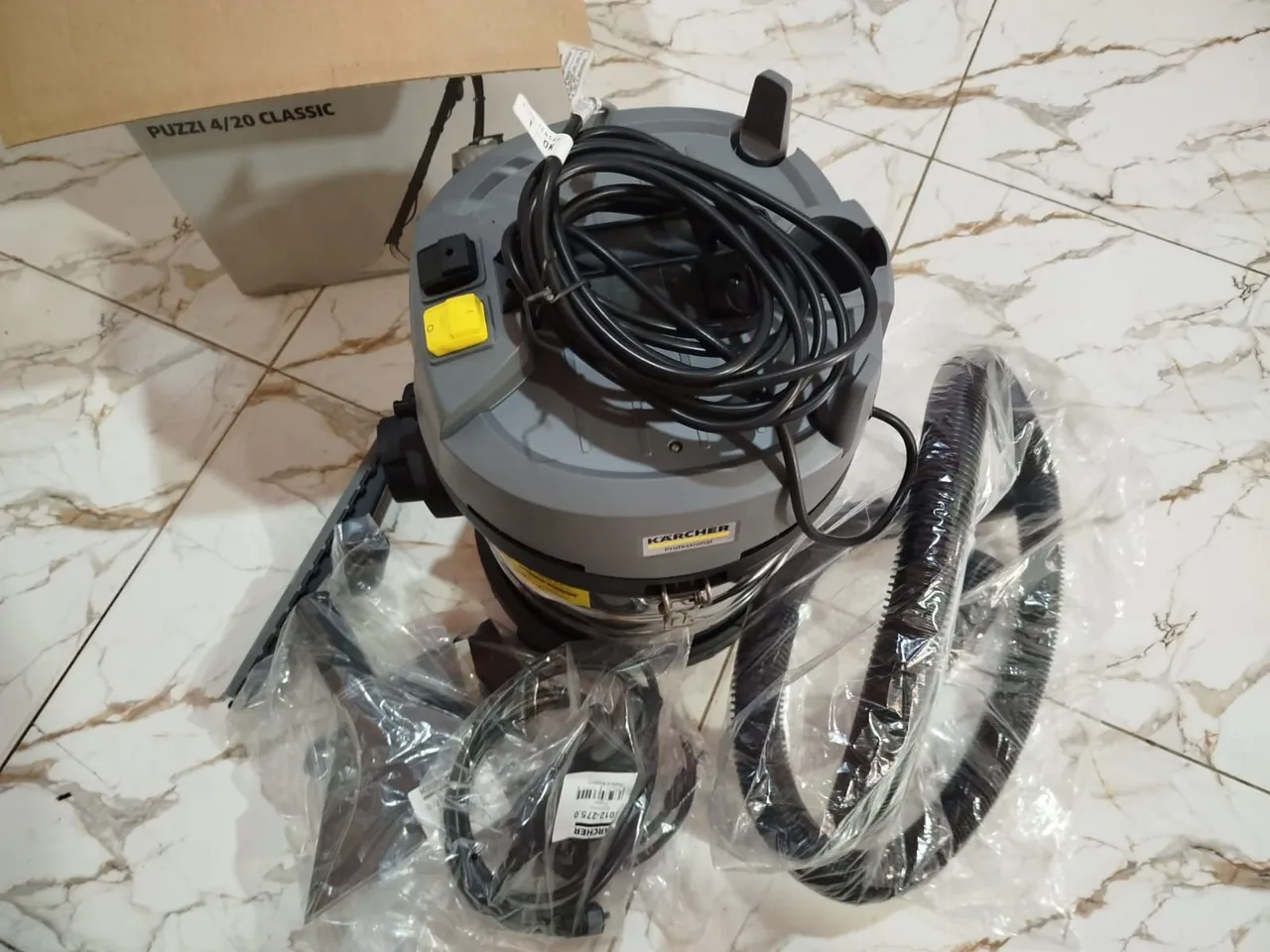 Aspirador de Pó e Líquidos Karcher PUZZI 4/20 CLASSIC