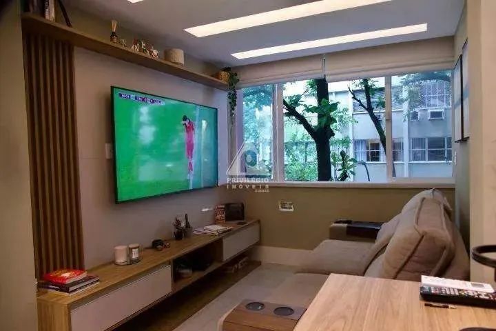Apartamento Reformado: 4 Quartos, 1 Suíte e a 2 Quadras da Praia