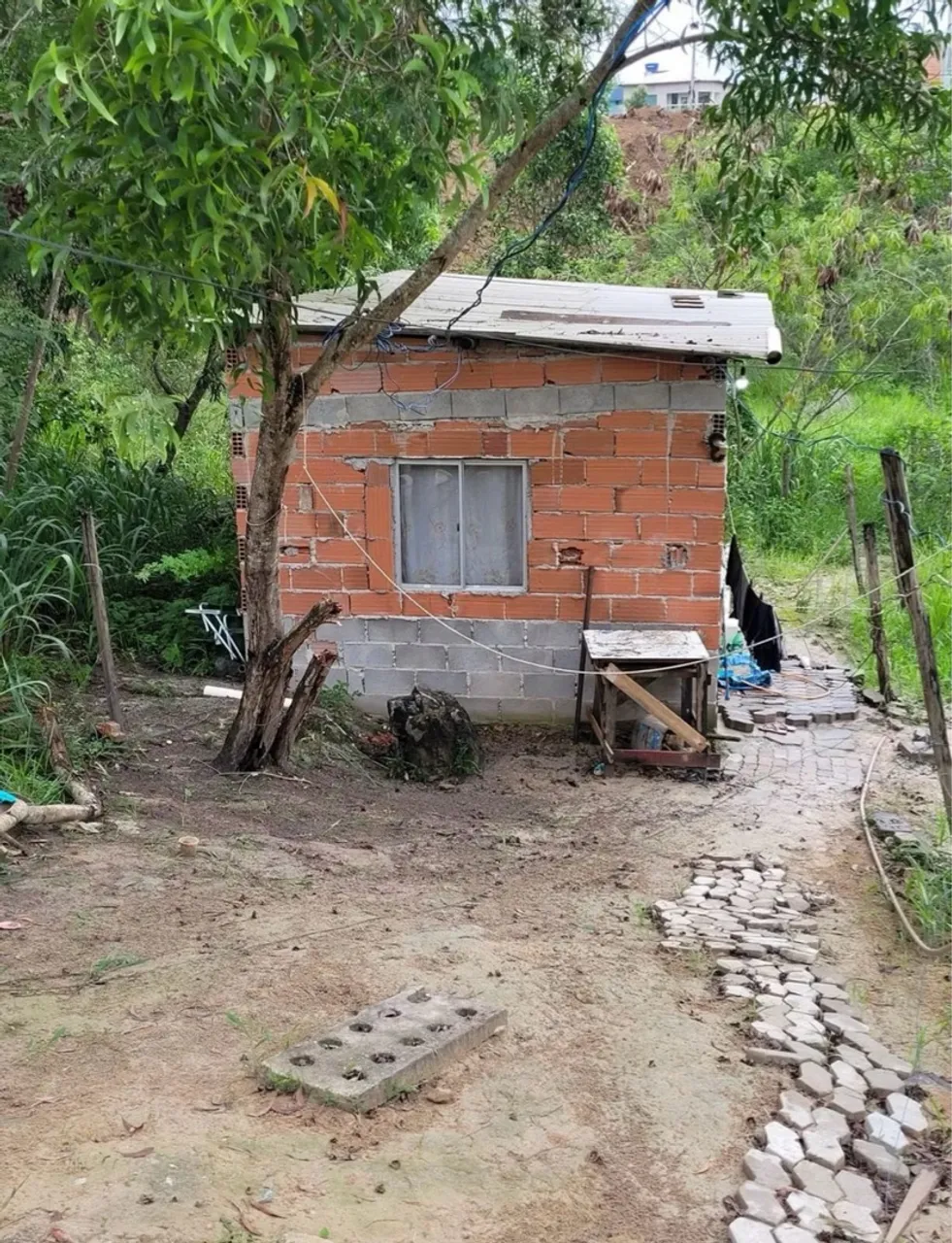Vende-se casa em construção no outeiro