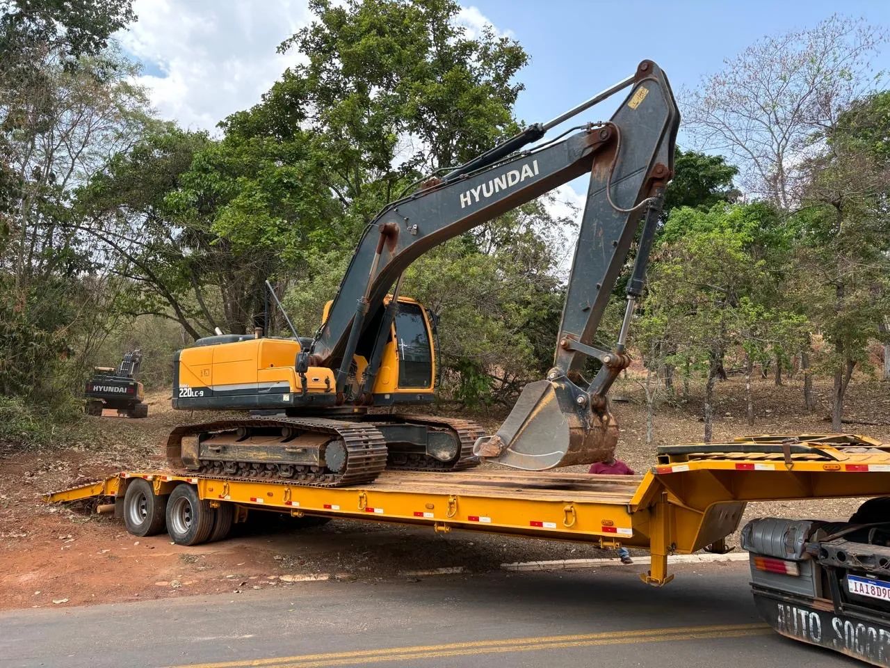 Escavadeira Hyundai 220 lc9 - Foto 3