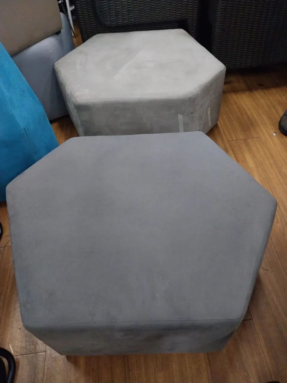 Puff hexagonal para escritório - Cavaletti - Cor chumbo - Foto 4