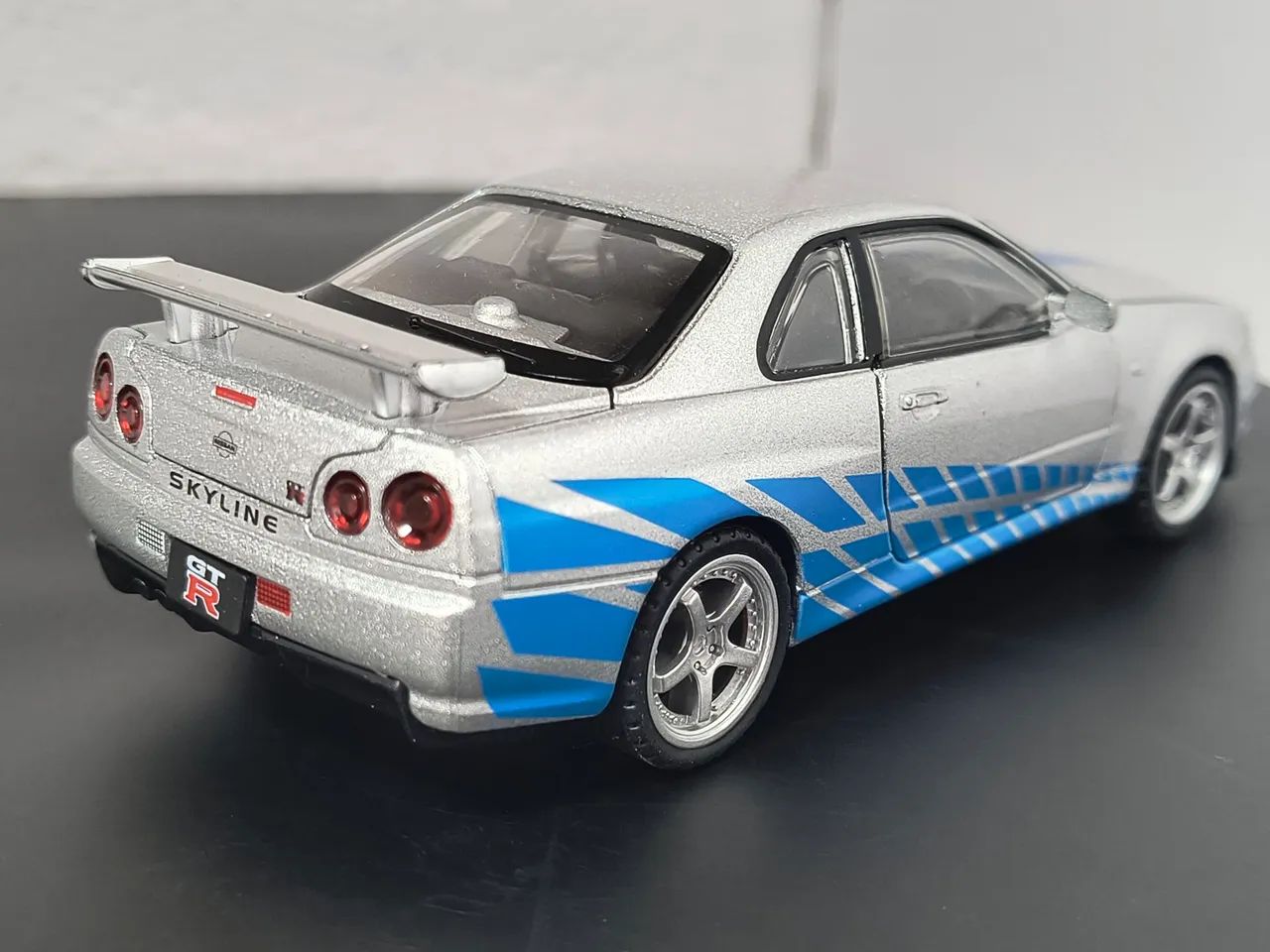 Brian s Nissan GTR Skyline R34 Velozes e Furiosos - escala 1/32