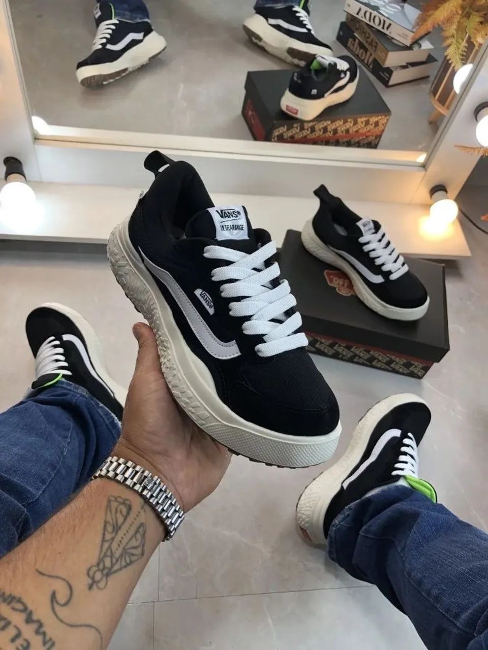 Tênis Ultrarange Preto Branco - Foto 2