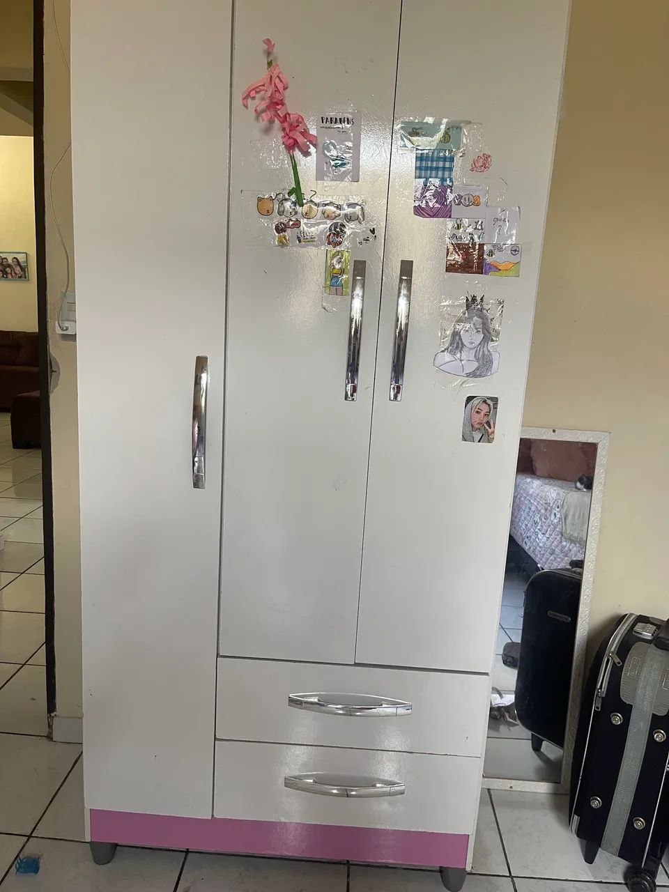 Vendo 2 guardas Roupas infantis 