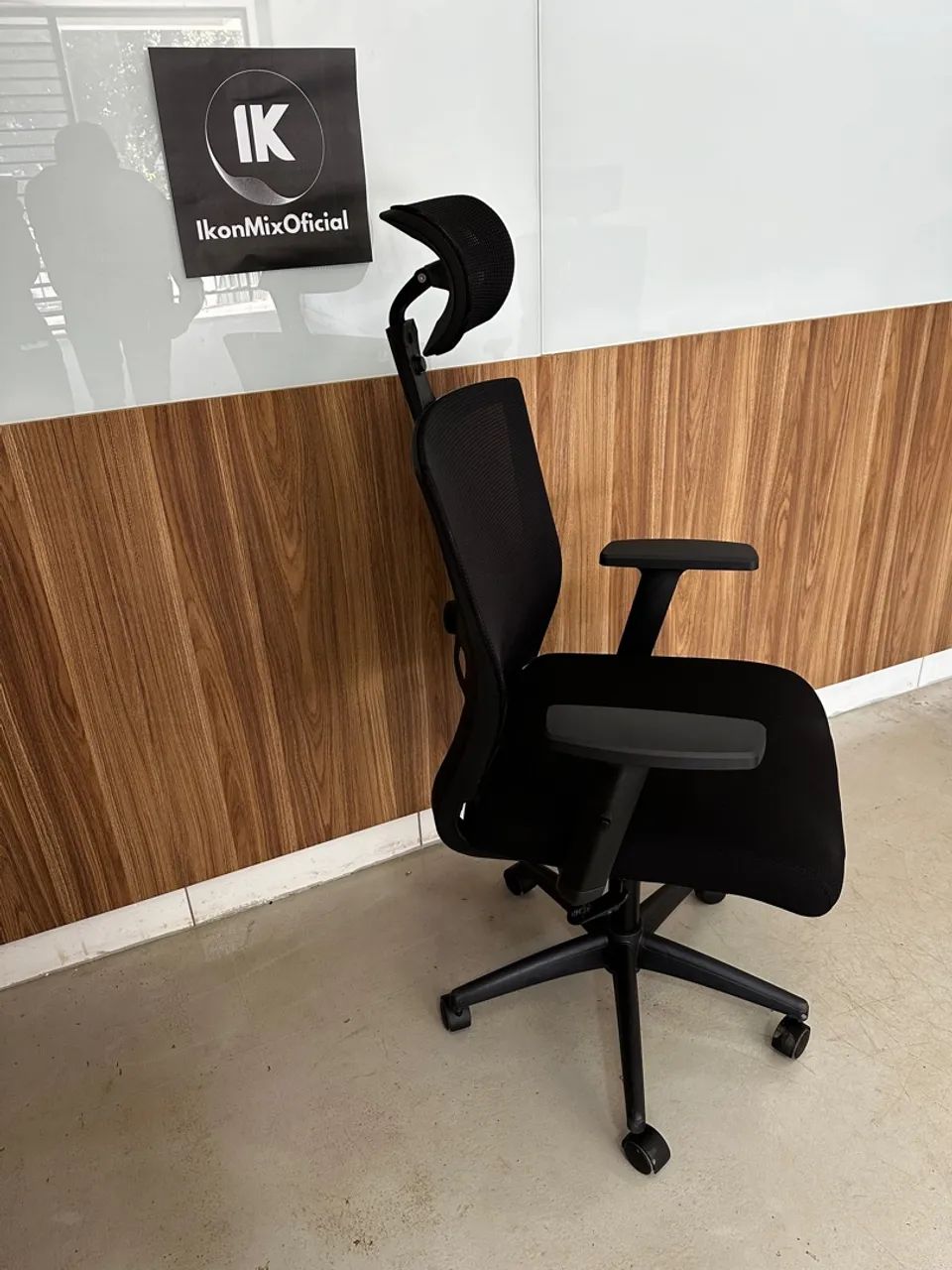 CADEIRA DE ESCRITÓRIO NOVA DÊ FÁBRICA COM APOIO DE CABEÇA E BRAÇOS AJUSTÁVEIS  - Foto 3