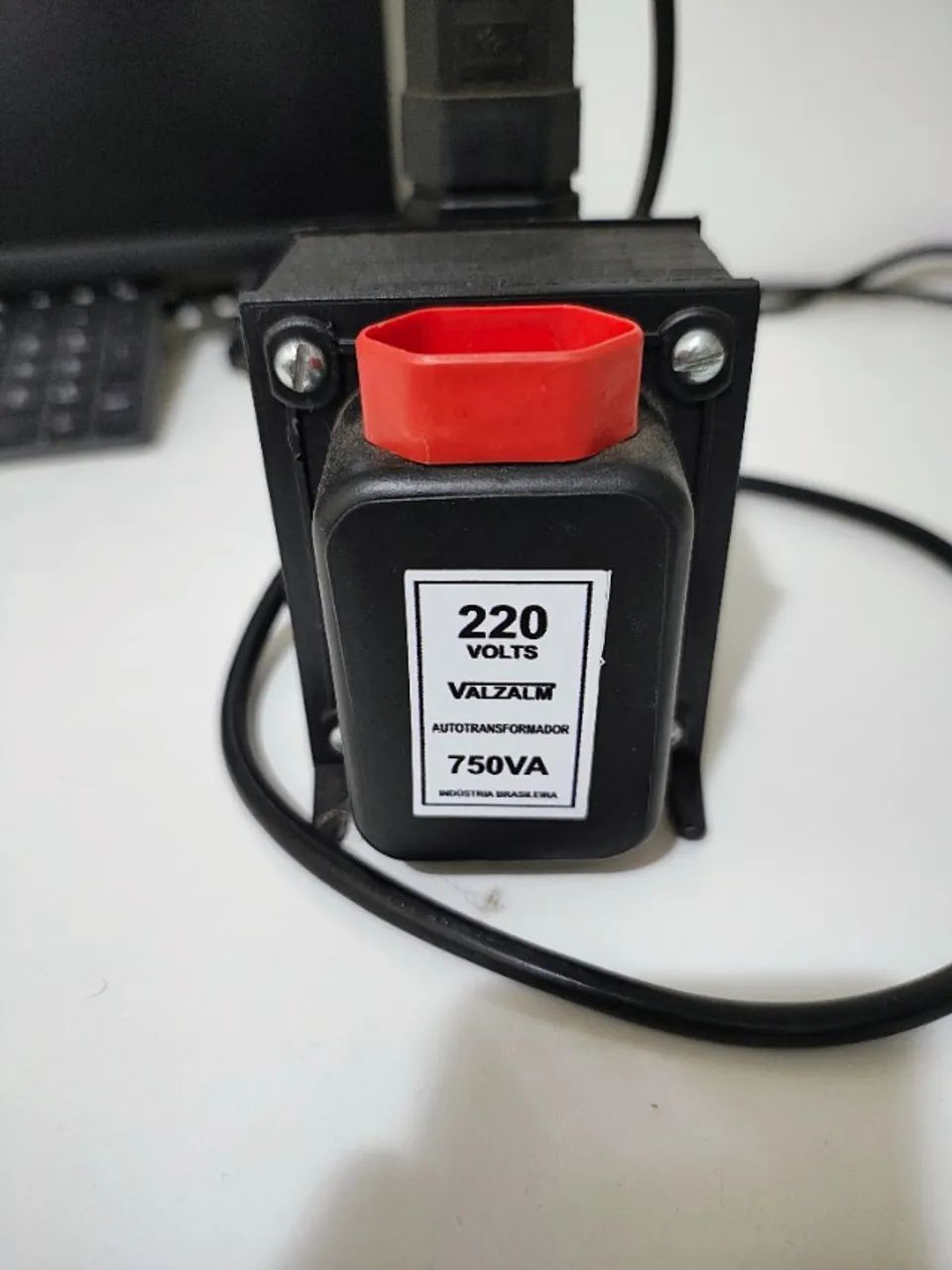 Transformador 110V para 220V - 750 VA (Quase novo) - Foto 4