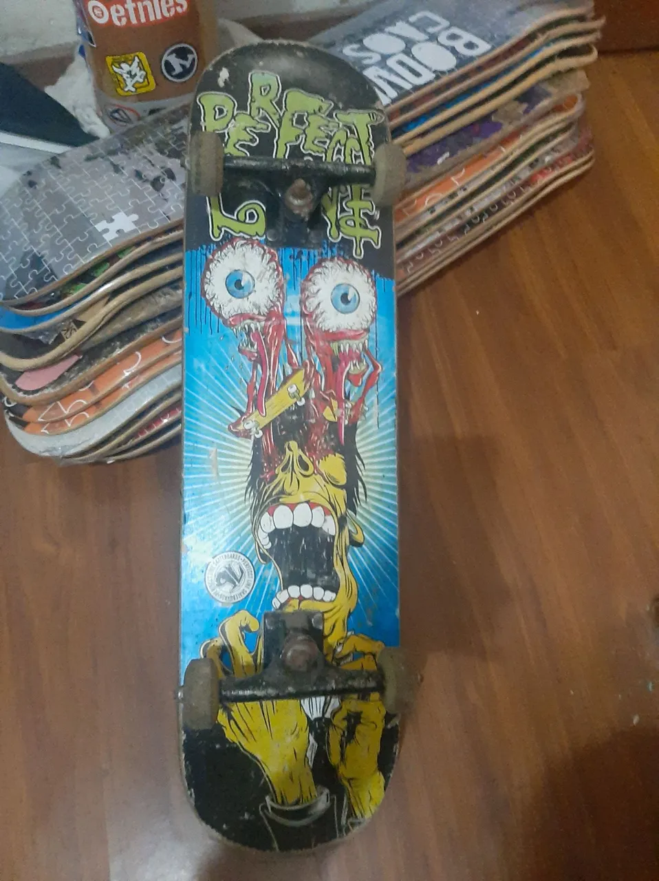Skate Dr. Defeat - Deck com arte irada