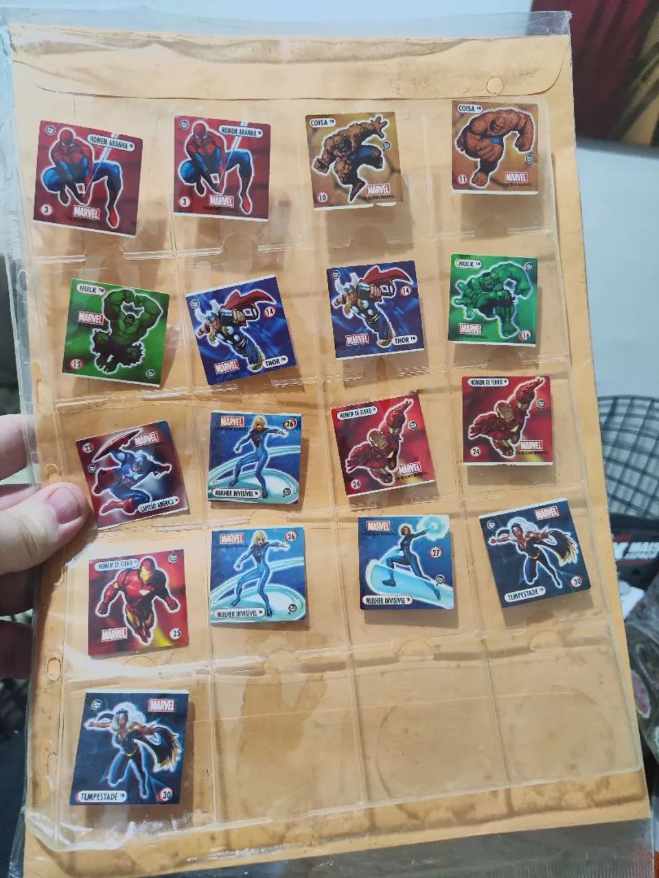 17 stamps Marvel elma chips com fundo