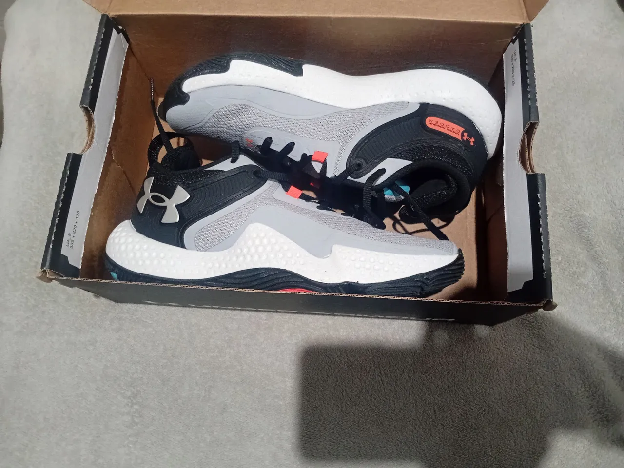 Tênis Under Armour Dagger de vôlei / basquete